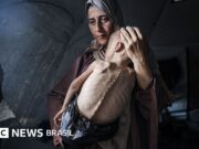 Fome em Gaza: a história por trás da chocante foto do bebê palestino faminto