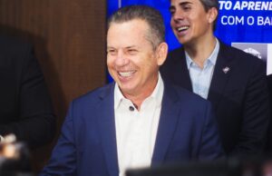 Mauro Mendes recebe a mais alta honraria do estado de Goiás