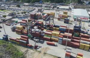 Anúncio de tarifaço de Donald Trump faz empresários brasileiros acelerarem a produção e envio de bens para os Estados Unidos | Jornal Nacional