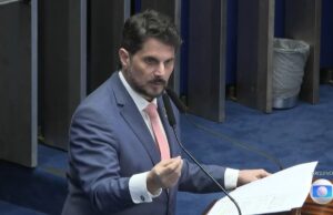 Do Val usará tornozeleira por mostrar 'desprezo' ao STF, afirma Moraes