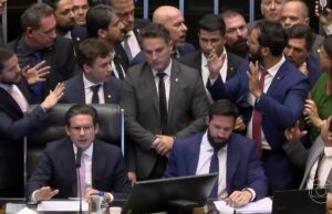 Oposição libera plenário do Senado após dois dias de ocupação