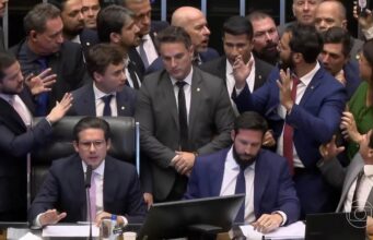 Oposição libera plenário do Senado após dois dias de ocupação