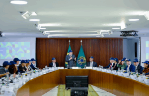 Margareth Menezes participa de reunião ministerial que reafirma soberania do Brasil — Ministério da Cultura
