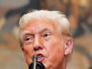 Trump anuncia tarifas adicionais de 25% sobre a Índia por comércio com a Rússia