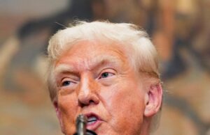 Trump anuncia tarifas adicionais de 25% sobre a Índia por comércio com a Rússia