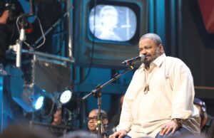 Arlindo Cruz, cantor, compositor e multi-instrumentista, morre no Rio
