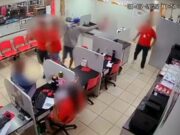 Câmera flagra ladrões rendendo funcionários e roubando loja