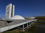 Senadores têm mais verbas do que 44% das cidades brasileiras