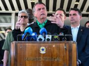 Bolsonaro deixa prisão domiciliar para fazer exames em hospital