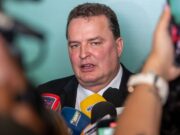 Max critica debate ideológico e falta de foco em política pública