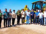 Rosário Oeste recebe retroescavadeira e obras de asfaltamento avançam no município