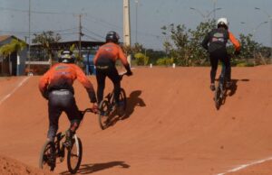 Emoção e muita disputa marcam a 5ª Etapa do Estadual de BMX em São José do Rio Claro
