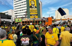 Centenas vão às ruas em ato contra Moraes e Lula em Cuiabá; veja