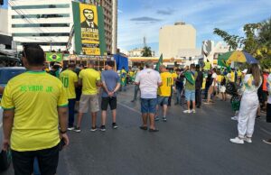 Centenas se reúnem em ato contra Moraes e Lula em Cuiabá; veja