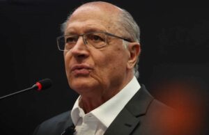 Avião de Alckmin, Fávaro e Tebet tem pane em escala na Colômbia