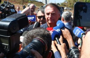 Moraes autoriza Bolsonaro a sair de casa para fazer exames