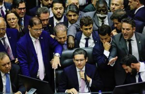 Com liderança em xeque, Motta tem semana decisiva na Câmara