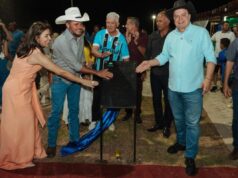 Russi inaugura praça em Jauru com recursos de emendas