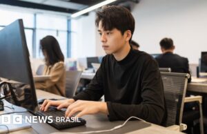 China: por que muitos estão pagando para ir a escritório e fingir que trabalham