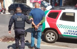 Homem é preso por assediar funcionária e se masturbar em sorveteria