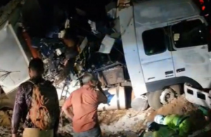 Batida entre ônibus e carreta deixa 11 mortos e mais de 40 feridos em MT