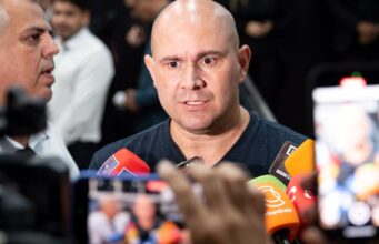Abilio entrega aparelho de ressonância que faz 900 exames por mês