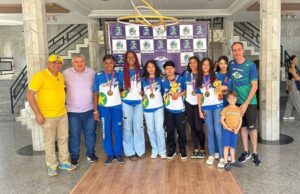 Seleção de basquete de Mato Grosso, campeã dos Jogos da Juventude, são recebidas por autoridades de Barra do Garças
