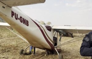 Avião que transportava drogas cai em fazenda de MT; piloto foge