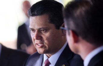 Alcolumbre diz que votação no plenário depende do regimento