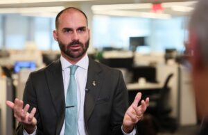 Eduardo Bolsonaro é indicado ao cargo de líder da minoria na Câmara | Política