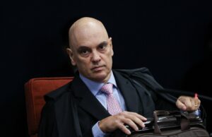 Moraes vota para condenar Bolsonaro e outros 7 réus por golpe