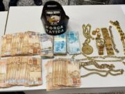 Em operação, PM acha R$ 50 mil, joias e drogas em VG; veja