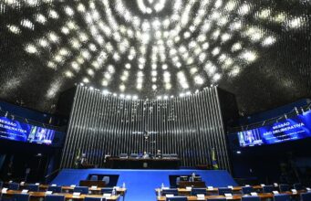 CCJ do Senado enterra PEC da Blindagem após pressão popular