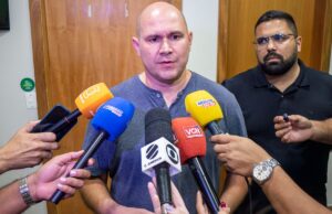 Abilio prevê demissão de 60 servidores e economia de R$ 8 mi