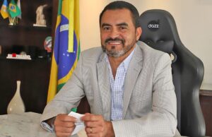 Governador de TO é afastado em operação da PF sobre desvio de emendas