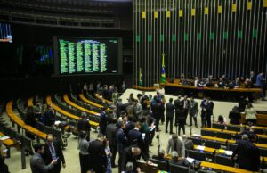 Câmara inicia votação da urgência para projeto de anistia; entenda