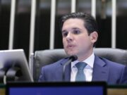 Sob pressão da oposição, Motta anuncia que irá votar urgência de projeto de anistia, mas sem texto definido