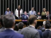 Após manobra, Câmara recoloca votação secreta na PEC da Blindagem