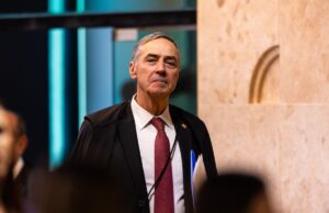 ‘Hora de seguir novos rumos’; veja vídeo