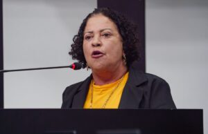 Festa de vereadora reúne desafetos políticos em Cuiabá; vídeo