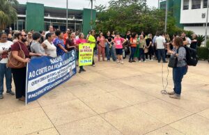 Servidores criticam Abilio por falta de diálogo e ameaçam greve