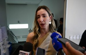 Secretária dá “batida” em depósito de bebidas clandestinas; vídeo