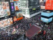 Milhares vão às ruas nos EUA e na Europa em protestos contra Trump
