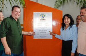 Moradores comemoram asfalto da Rua da Membeca em Cáceres