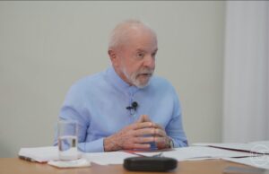 Em conversa com Trump, Lula pede o fim das tarifas e das sanções contra autoridades brasileiras