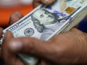 Dólar cai a R$ 5,27, menor nível em 17 meses; bolsa fica perto do 12º recorde