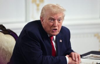 Trump diz que espaço aéreo da Venezuela deve ser considerado fechado