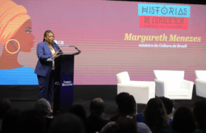 “As mulheres têm importância na reestruturação da política e na materialização da democracia”, diz ministra em debate sobre protagonismo feminino