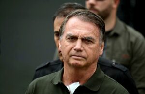 Bolsonaro deixa PF e chega para internação em hospital para cirurgia