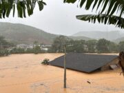 Chuva em SC afeta 25 cidades e deixa casas submersas e desalojados; vídeo